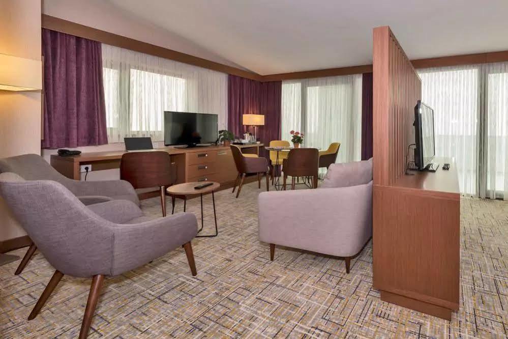 Land Park Hotel Истанбул Екстериор снимка