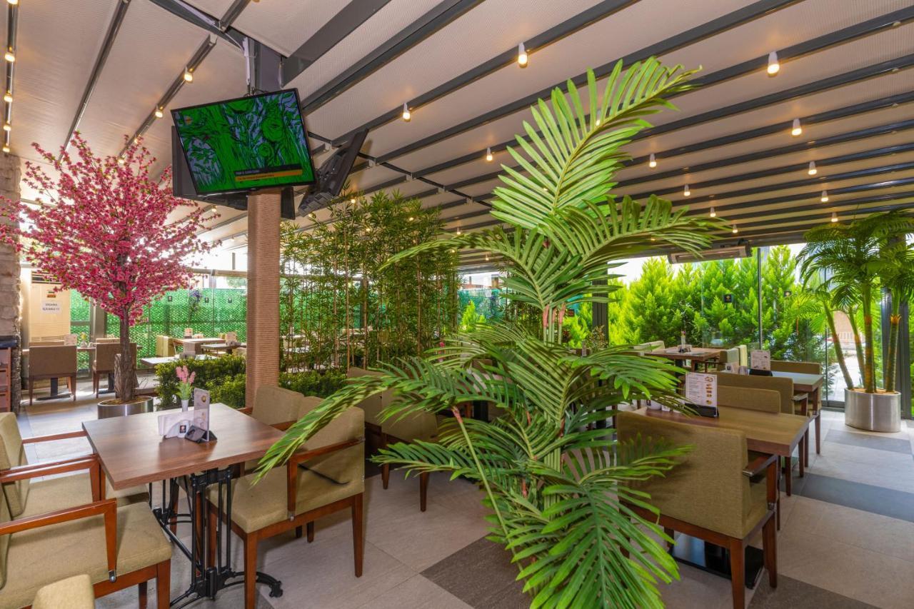 Land Park Hotel Истанбул Екстериор снимка